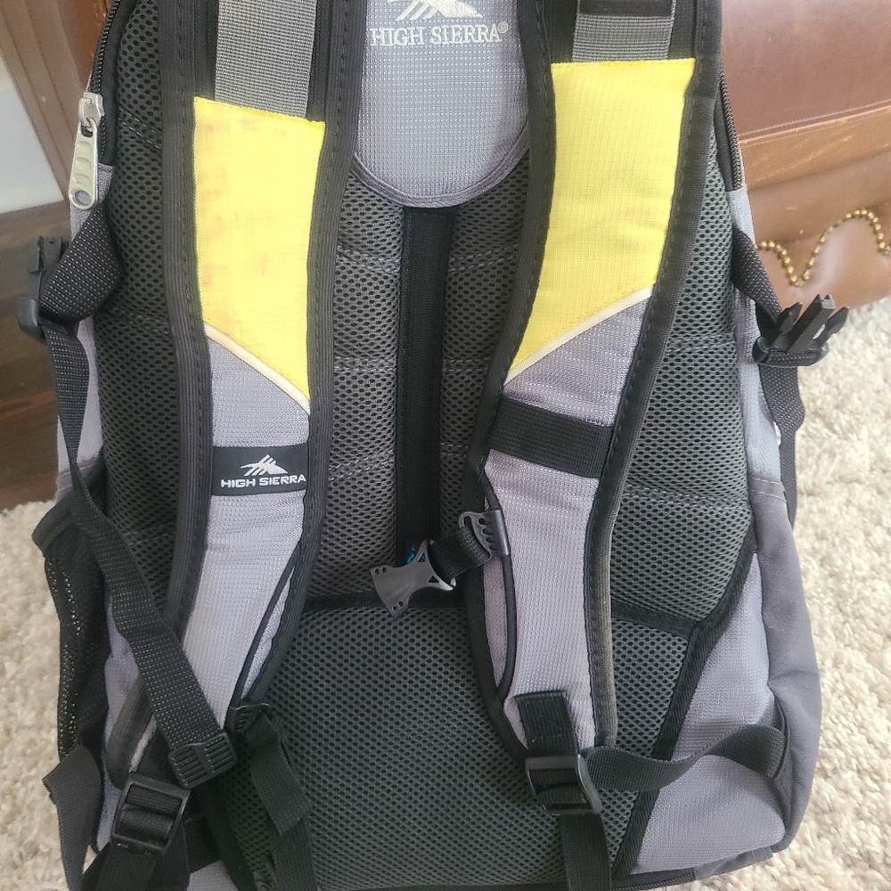 High Sierra Backpack - Picture 4 of 9